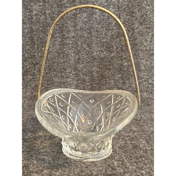 VTG Avon Clear Pressed Glass Basket Gold Twisted Metal Handle 5.5 x6" - Picture 5 of 8